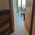 Beachfront By Marty's דירה