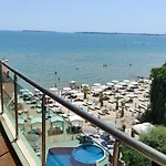 דירה Beachfront By Marty's *