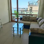 Beachfront By Marty's Appartement *