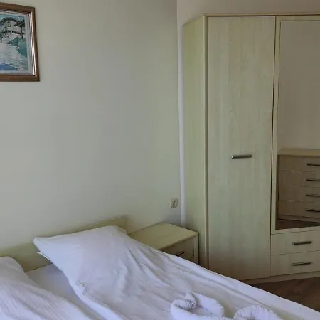 Beachfront By Marty's Apartament *