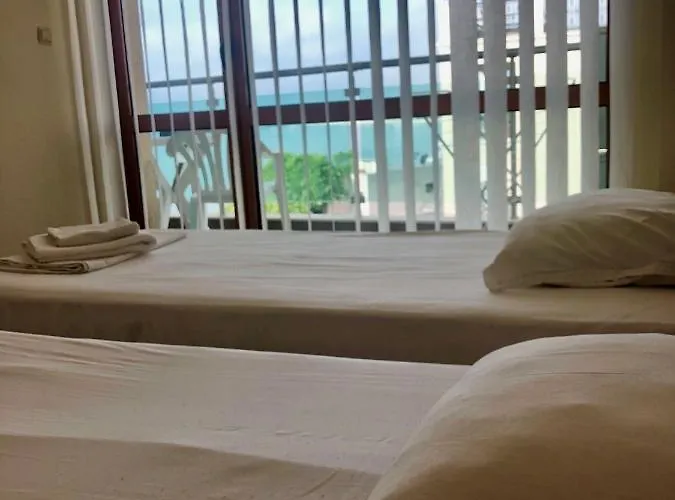 Beachfront By Marty's Apartmán