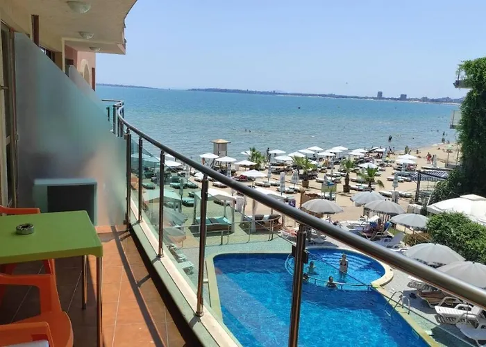 Beachfront By Marty's Appartement