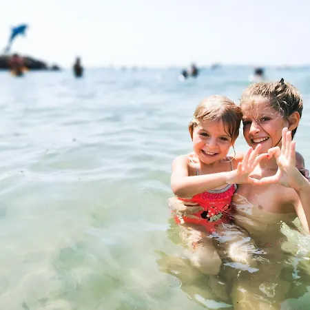 Beachfront By Marty's Lägenhet Slăntjev Brjag