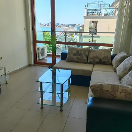 Beachfront By Marty's Lägenhet *